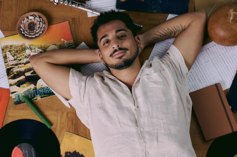 Matheus Jettar apresenta neste domingo (22), em São Paulo, o show “Diários”