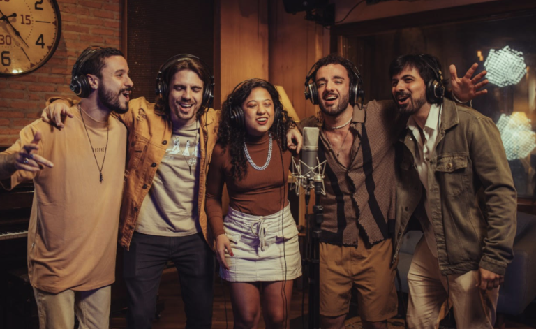Com mais de 400 mil seguidores e inúmeros sucessos Grupo Versão lança novo medley “Ela Vai Voltar / Papo Reto”