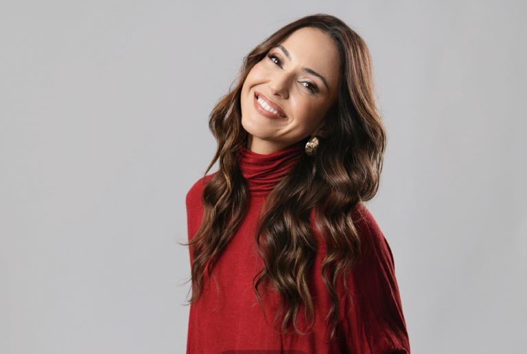 Julia Mendes vive drama bíblico na Record e viraliza nas redes com humor e reflexão sobre o cotidiano