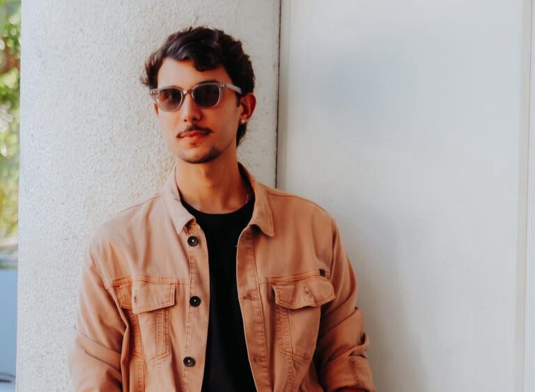 Relvas revela com exclusividade letra de “Tua Voz”, música emocionante em homenagem aos avós