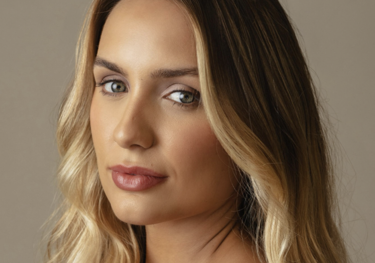 Conheça Bárbara Roterdã, atriz que integra o elenco da nova série do Globoplay, Vermelho Sangue