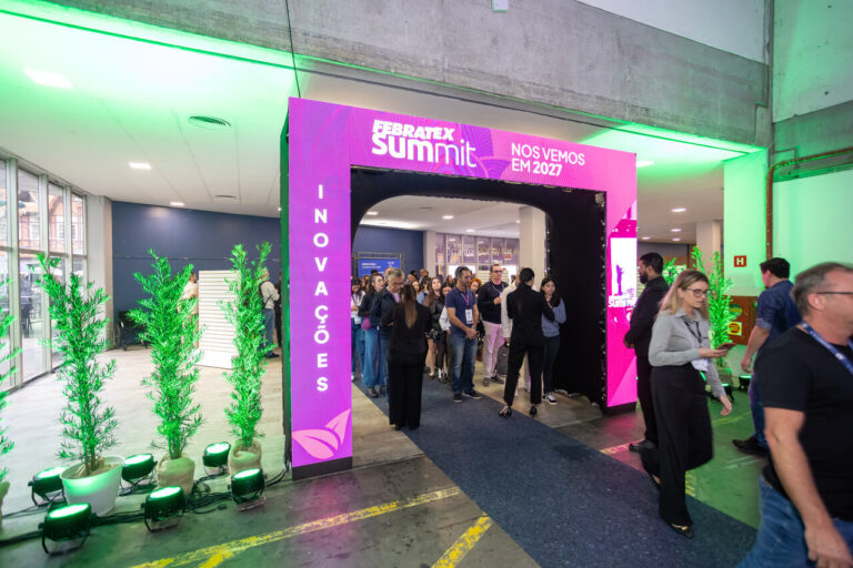 Setor têxtil celebra inovação e negócios no Febratex Summit 2025