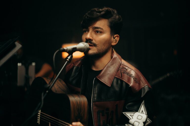 Thiago Brado apresenta projeto acústico e ao vivo com músicas inéditas