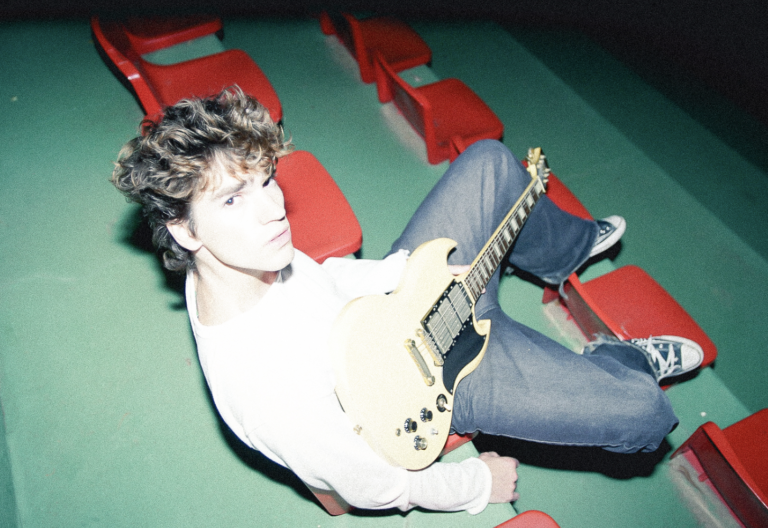 Piedro transforma desilusões em música no novo single “Chora Por Mim”