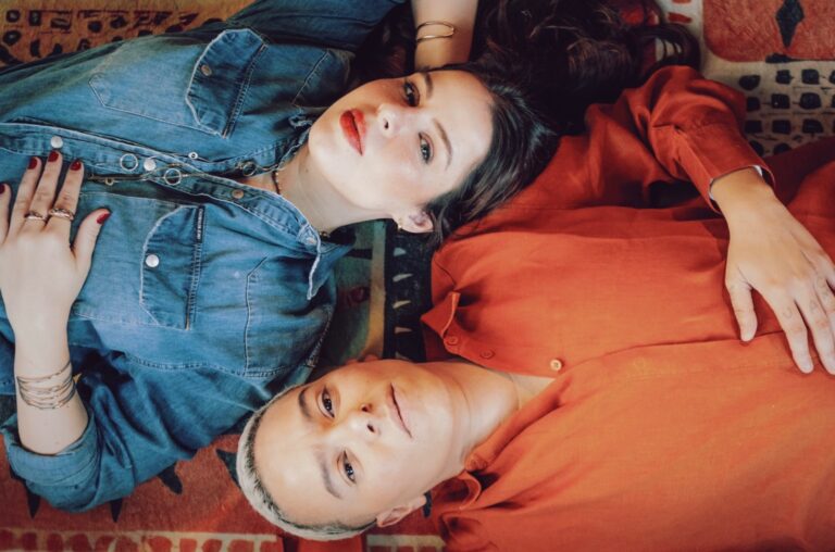 Mariana Volker e Maria Gadú lançam “Não Quero Te Querer”