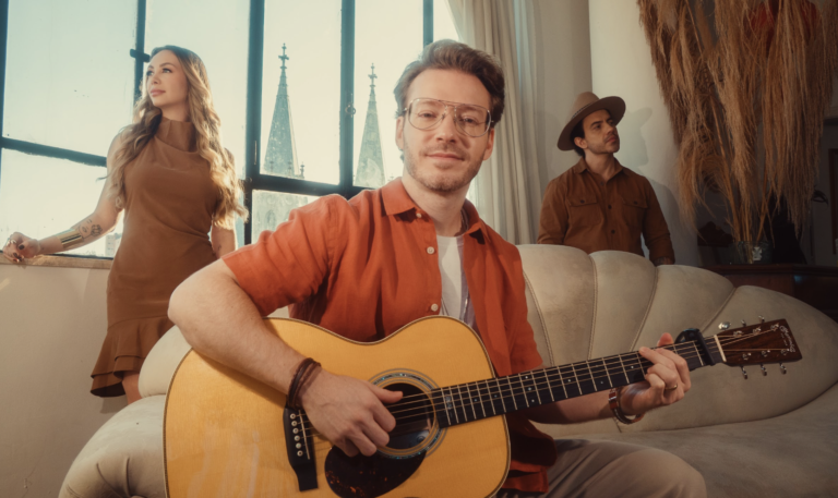 BALARA e o duo MAR ABERTO lançam “Mais Além”, uma música que nasceu para curar