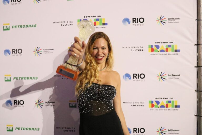 Thai Aguiar vence como Melhor Apresentadora de Podcast no Rio Webfest com “The Artist no Ar”