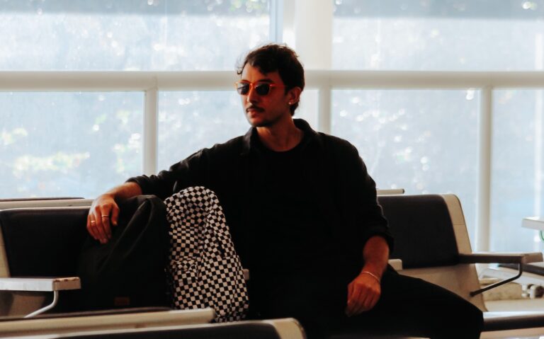 “Aonde Você Mora”: o novo single de Relvas sobre encontros que mudam tudo