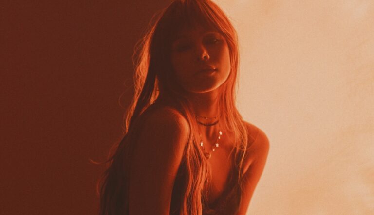 Clarissa estreia o álbum “TANTAS FORMAS DE DIZER ADEUS” e anuncia show de lançamento em SP