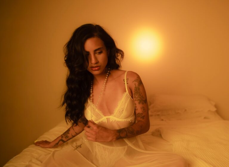 Iniciando celebrações de 7 anos de carreira, Day Limns lança “Sol” e realiza pocket show gratuito