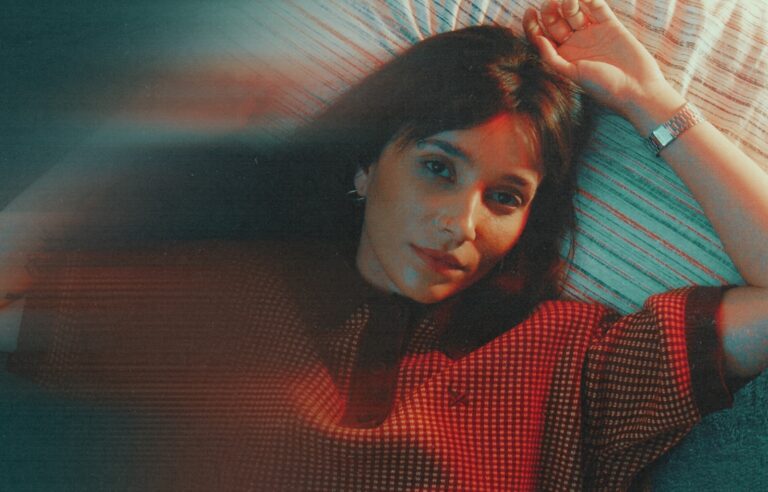 Laura Rogalli lança o novo single “Calendário”, pela Base Company