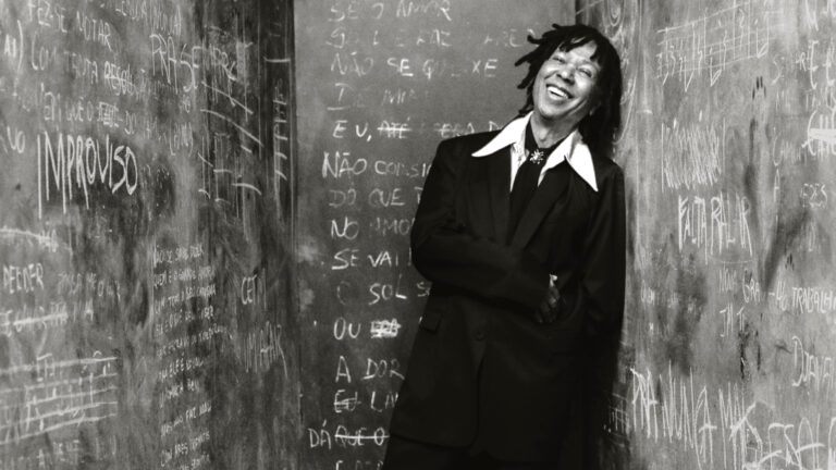 Djavan completa 77 anos sendo o artista de MPB mais ouvido nas plataformas digitais 