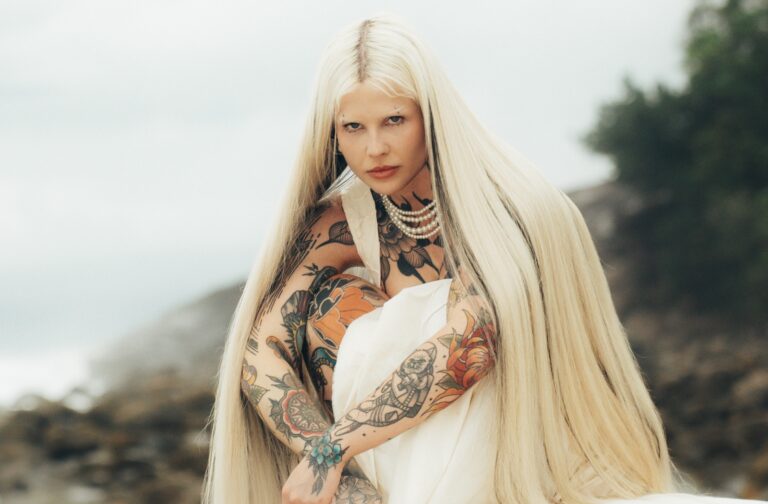 Após sucesso autorizado por Kylie Minogue, Bárbara Grando abre 2026 com o single “Dizendo Sim pra Mim (pra Deus)”