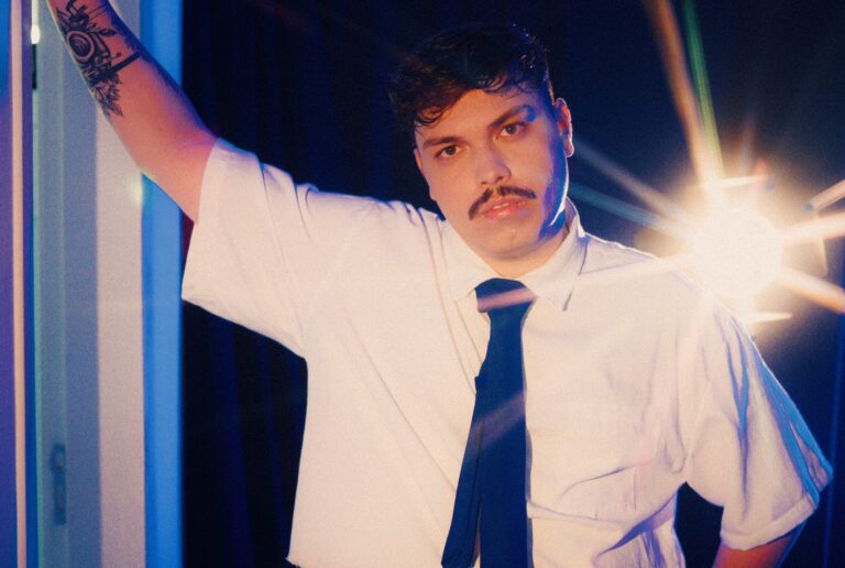 VINI explora a impermanência e lança clipe cinematográfico para o single “VENTO”