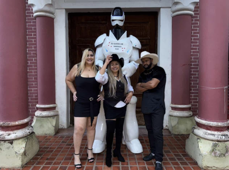 Glaucia Mel lança o novo single “Eu Quero Um Namorado Robô” 