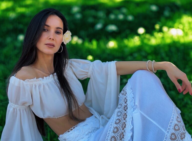 “So Close”: novo single de Lakini traduz a delicadeza dos encontros iminentes