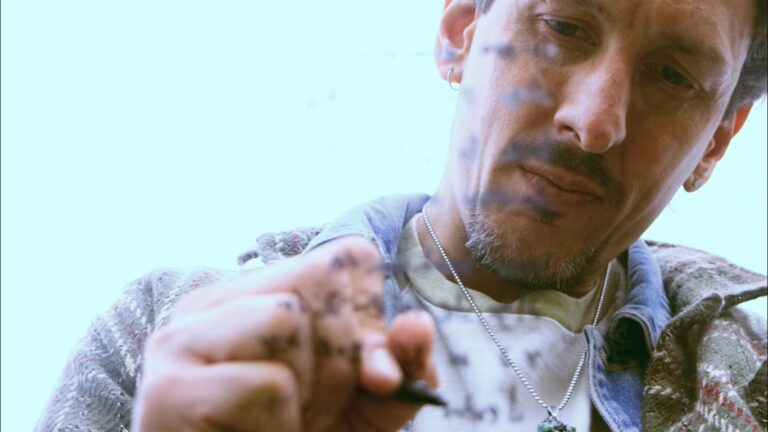 Argentino Demián Ismael lança clipe de “Algo Para Escuchar”, faixa de seu terceiro álbum 