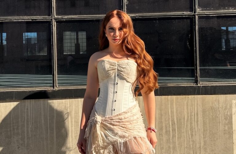 Entre a vulnerabilidade e o deboche, cantora Nathalia Bacci apresenta o single autoral “Imagina Eu”