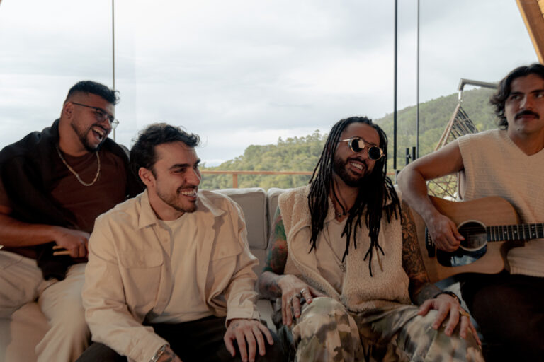 Entre o pop e o reggae, Voraz e Julies encontram um novo caminho em “Sessão da Tarde”