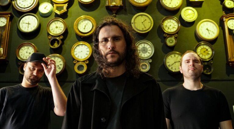 MAD SNEAKS transforma a dor em libertação e dá voz a talentos alternativos no clipe de “Dirty Blood”