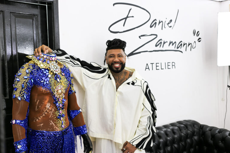 Daniel Zarmanno abre as portas de seu ateliê e revela os bastidores da preparação para o Carnaval 2027